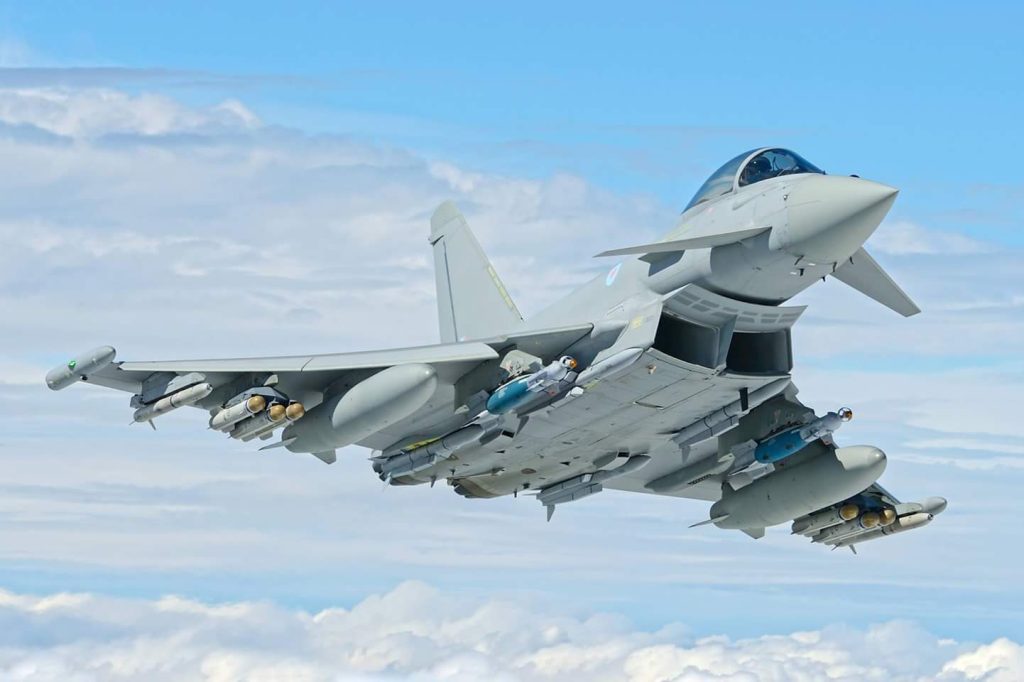 Πιλότος της RAF εκτίναξε το τζάμι από το κόκπιτ Eurofighter Typhoon εν ώρας πτήσης