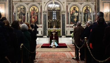 Σε λαϊκό προσκύνημα στη Μητρόπολη Αθηνών η σορός του Αρχιεπισκόπου Αναστασίου (φωτό)