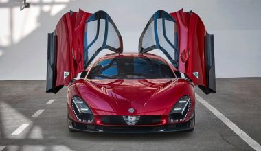 Alfa Romeo: Aνατροπή στα σχέδια του πλήρους εξηλεκτρισμού