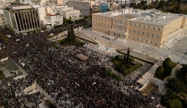 «Πυρά» της ΕΣΗΕΜ-Θ προς την ΕΡΤ: Tην καταγγέλλει για ελλιπή κάλυψη των διαδηλώσεων για τα Τέμπη