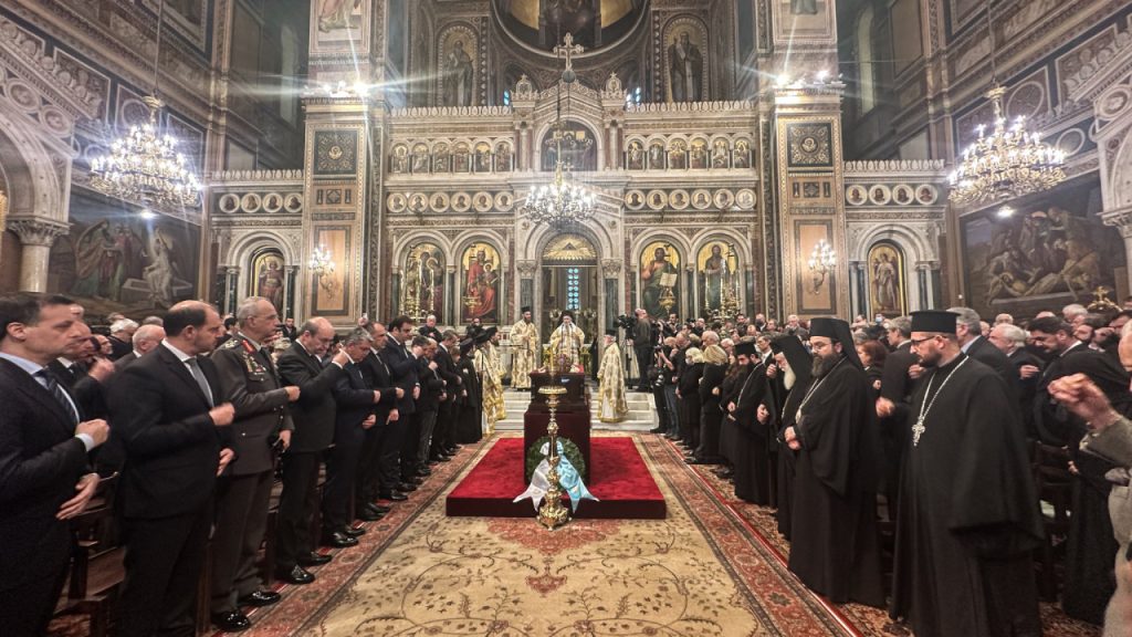 Ετάφη ο Αρχιεπίσκοπος Αναστάσιος – Τον συνόδευσαν μετά το «ύστατο χαίρε» στην ειδική κρύπτη