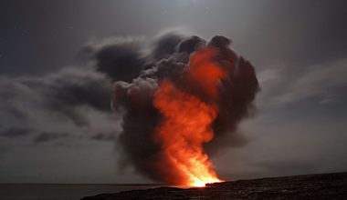 Σείεται η Σαντορίνη από το ηφαίστειο Κολούμπο που «βράζει» μόλις 18 μέτρα κάτω από την επιφάνεια της θάλασσας!