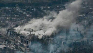 Τόρετσκ: Αναφορές για σειρά επιθέσεων των ρωσικών δυνάμεων προς  Σκερμπινόβκα