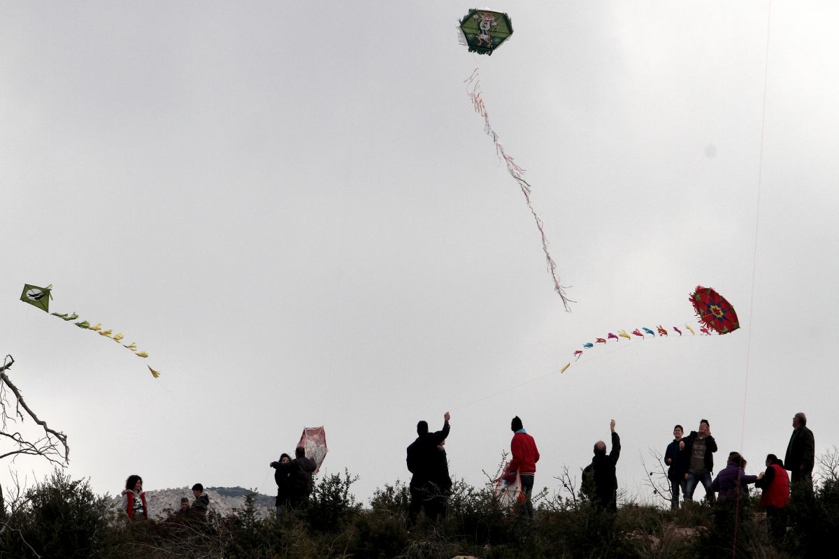 Καιρός: Καθαρά Δευτέρα με βροχές και πτώση της θερμοκρασίας – Πού θα χιονίσει