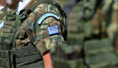 Ένοπλες Δυνάμεις: Προσλήψεις 2.000 επαγγελματιών οπλιτών – Ο Ν.Δένδιας υπέγραψε τη σχετική Υπουργική Απόφαση