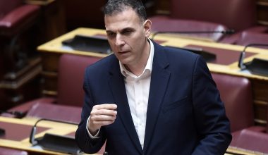 Γ.Καραμέρος: «Ο Κ.Μητσοτάκης ποστάρει κάθε εβδομάδα αυτά που του γράφει ο Γ.Σκέρτσος» (βίντεο)